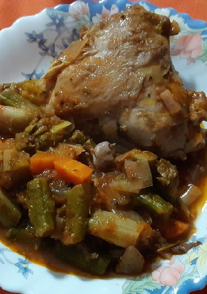 Una foto de Contramuslos de pollo al vino