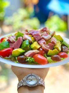 Hình của món Salad Bơ Thịt Giò Heo Xông Khói.