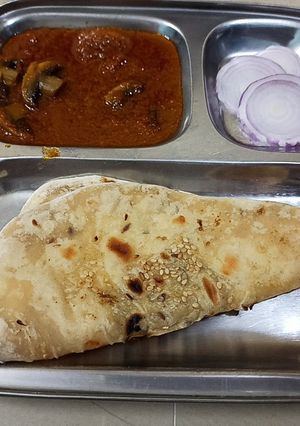 A picture of Mushroom masala.