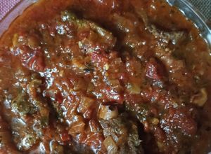 Una foto de Niños envueltos, o rollitos de carne rellenos
