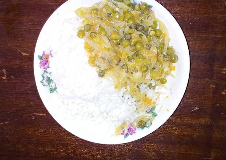 Recipe of Homemade Peas stew served with boiled rice