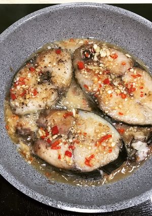 Hình của món Cá thu sốt tỏi ớt.