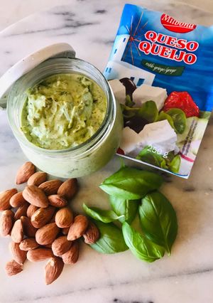 Foto de Pesto com feta e amêndoa