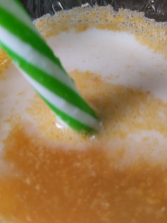 Una foto de Jugo🍯de melón🥛con leche🥛🧋🧃
