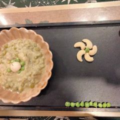 A picture of Peas and makhana curry in white gravy.