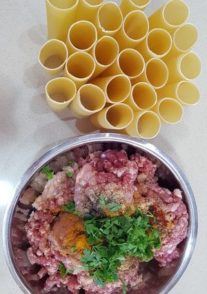 Una foto de Macarrones rellenos BAÑADOS con zumo de TOMATE 🍅