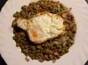 Una foto de arvejas con jamon