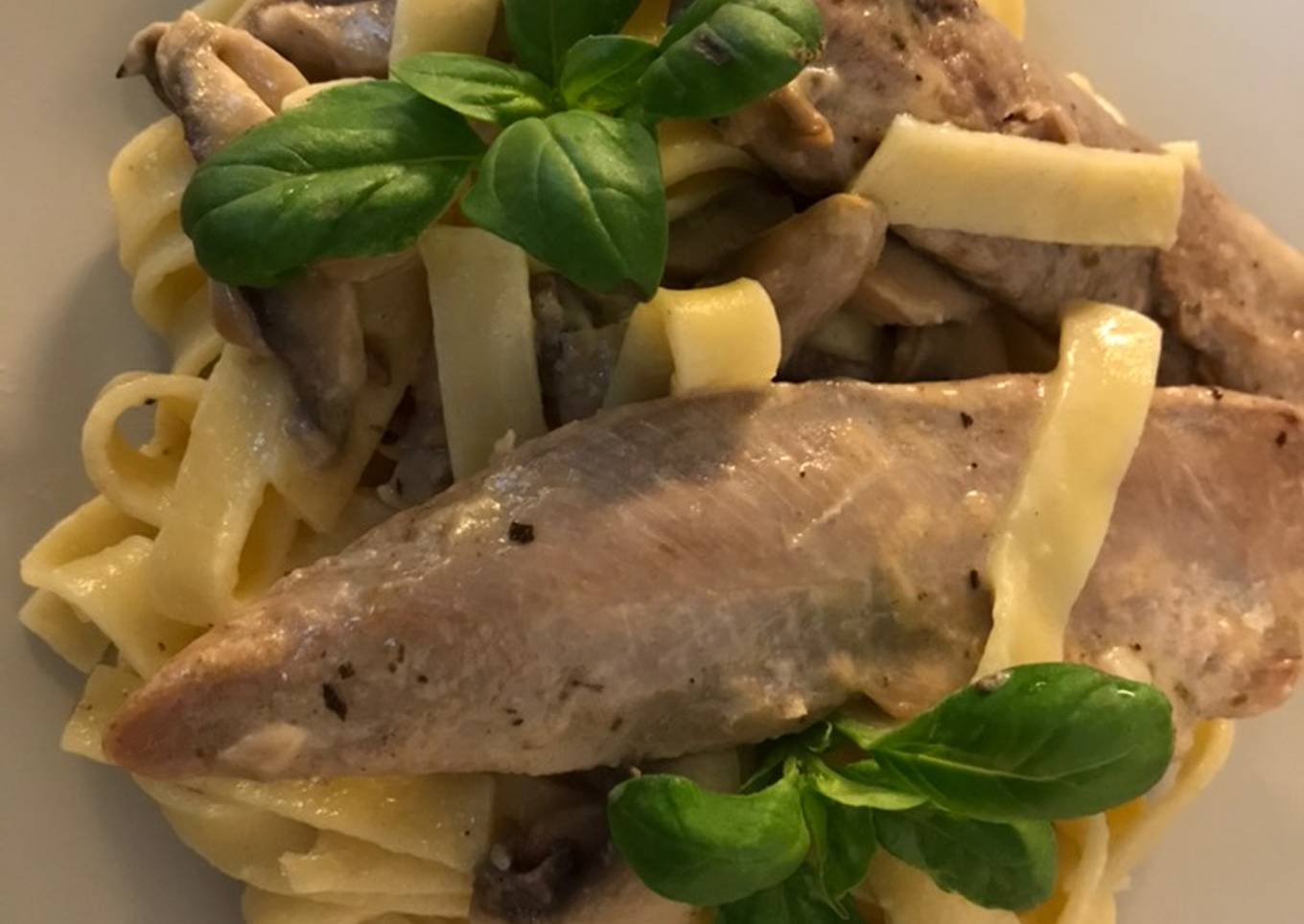 Tagliatelles fillet bebek saus jamur
