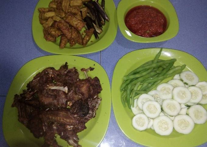 Ayam gebrek sambel trasi