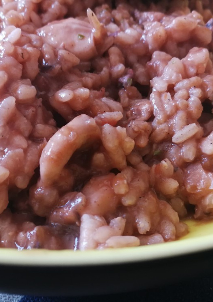 Una foto de Arroz con puntillitas de calamar