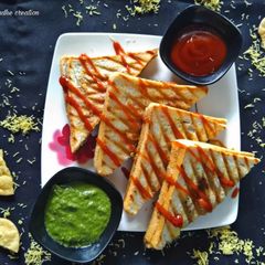 Sev bhujiya chaat sandwich A picture of Sev bhujiya chaat sandwich.