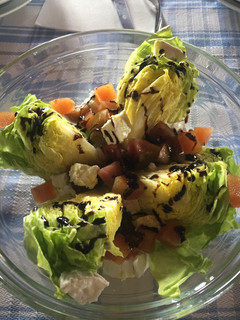 Una foto de Ensalada de salmón y membrillo