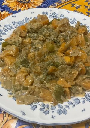 Une photo de Navets et poivrons à la crème, aneth et bouillon de gambas