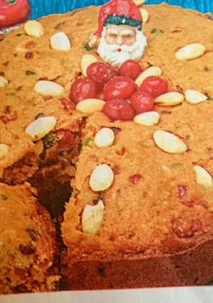 A picture of Dried fruits cake.