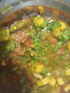 शिमला मिर्च आलू सब्जी (Shimla mirch aloo sabzi recipe in hindi) रेसिपी मुख्य फोटो