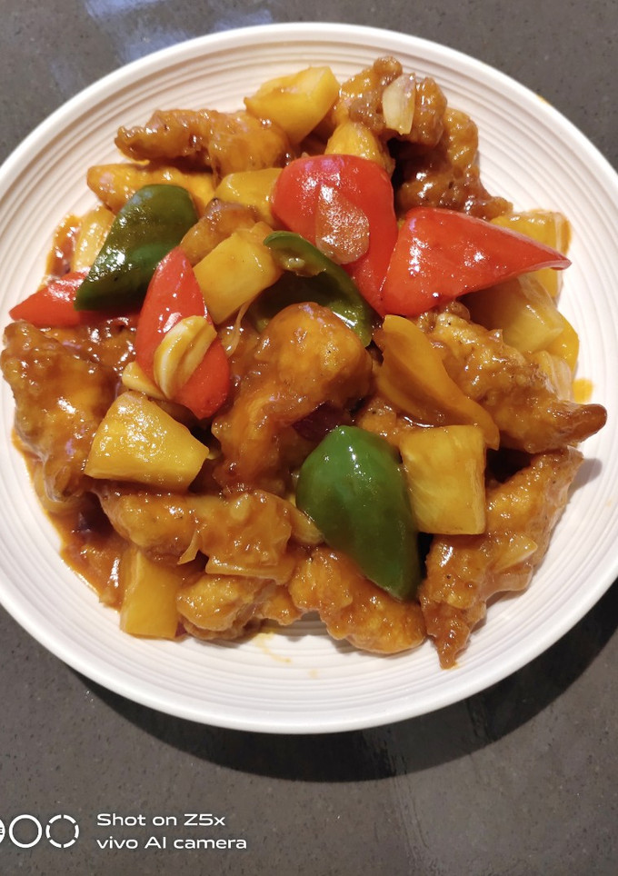 A picture of Sweet and Sour Chicken.