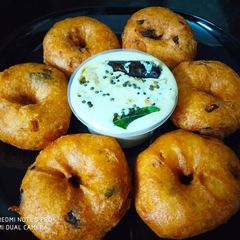 A picture of Medu Vada.