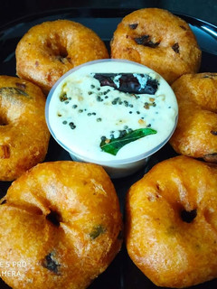 A picture of Medu Vada.