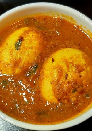 A picture of Egg curry.