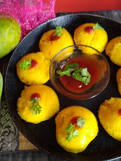 A picture of Mango paneer idly.