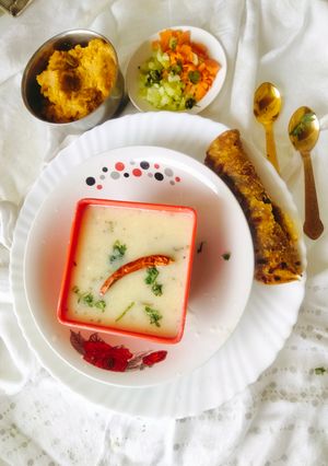 A picture of Gujarati kadhi.