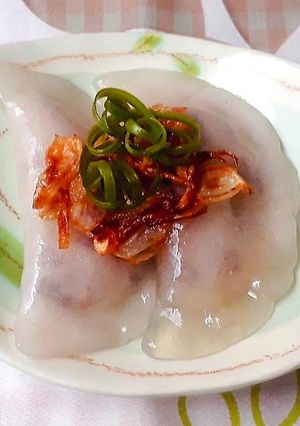 A picture of Bánh Bột Lọc (Vietnamese Tapioca Dumplings).