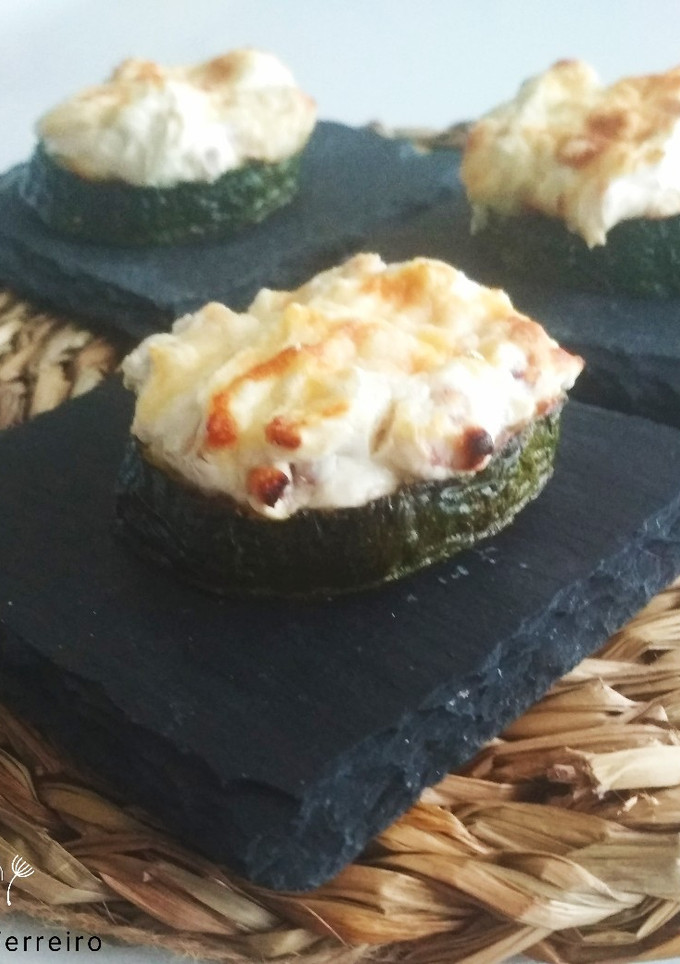 Una foto de Canapés de calabacín y extra de queso
