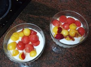 Foto principal de Cuenco de yogur con macedonia de sandía y nectarina