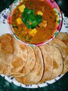 अजवाइन की पुड़ी (ajwain ki poori recipe in Hindi) रेसिपी मुख्य फोटो