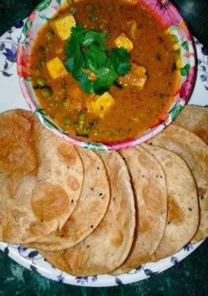 अजवाइन की पुड़ी (ajwain ki poori recipe in Hindi) रेसिपी मुख्य फोटो