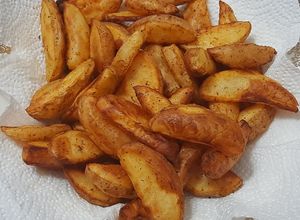 Foto principal de Patatas gajos (Hechas en freidora de aire SOGO)