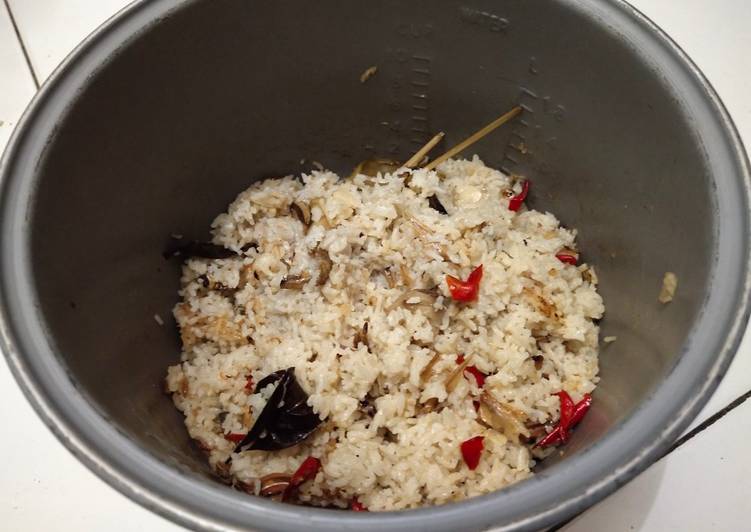 Resep Nasi Liwet Teri Asin Ricecooker, Lezat Sekali