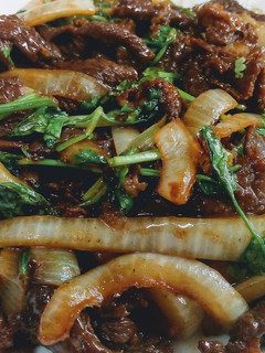 A picture of Beef with Fresh Parsley.