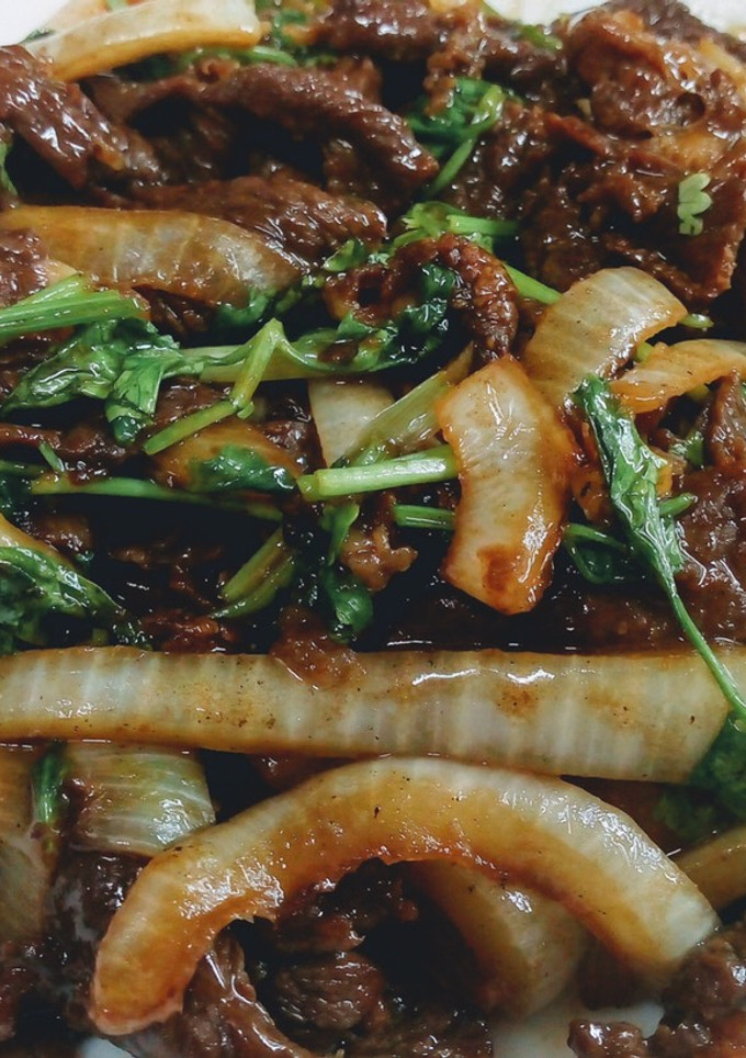 A picture of Beef with Fresh Parsley.