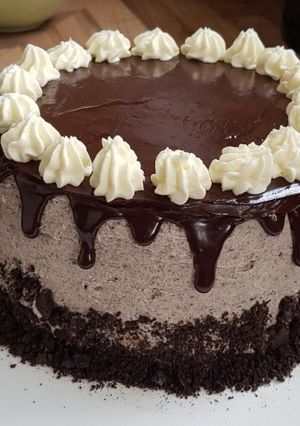 A picture of Oreo and Chocolate Cake.