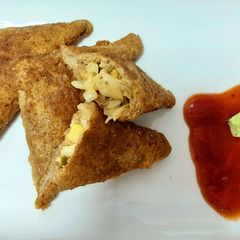 A picture of Chatkharey Dar Creamy Bread Pakora.
