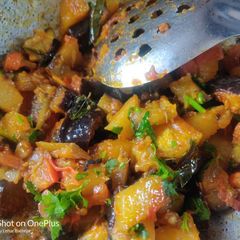 Aloo baingan A picture of Aloo baingan.