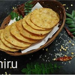 A picture of Thattai / Rice crackers.
