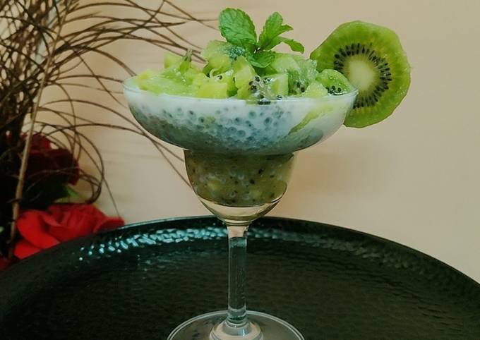 Kiwi chia seed pudding