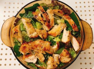 Hình của món Salad ức gà.