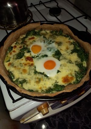 Una foto de Tarta de espinaca y queso con tapa integral