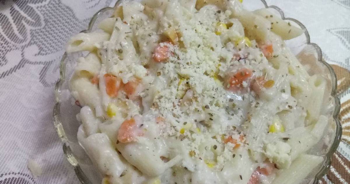 Cheesy penne pasta in white creamy sauce Recipe by Vimmi Bhatia Cookpad
