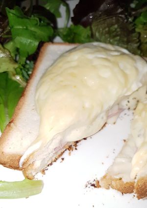 Une photo de Croque monsieur fromagé