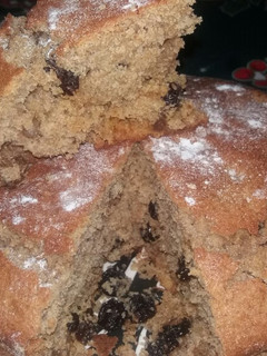 Una foto de Torta semi integral con pasas de uva y nueces!