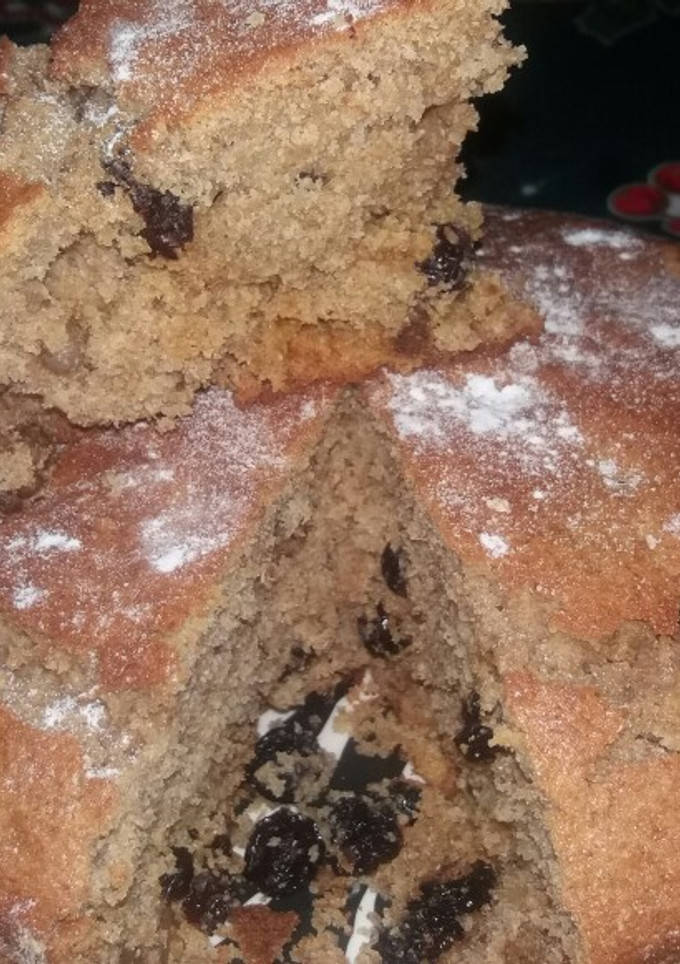 Una foto de Torta semi integral con pasas de uva y nueces!