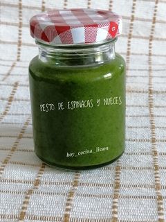 Una foto de Pesto de espinacas y nueces