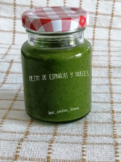 Una foto de Pesto de espinacas y nueces