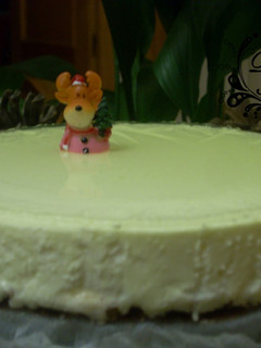 Una foto de Tarta de queso con licor de manzana y base crujiente