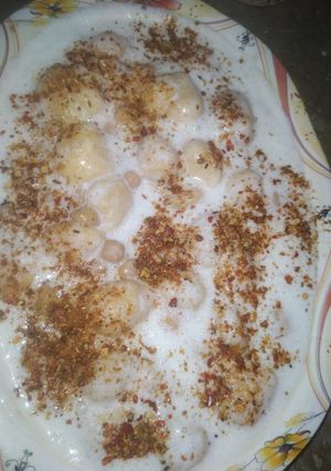 A picture of Dahi Bondi chat.