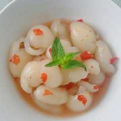 A picture of Asinan Rambutan.